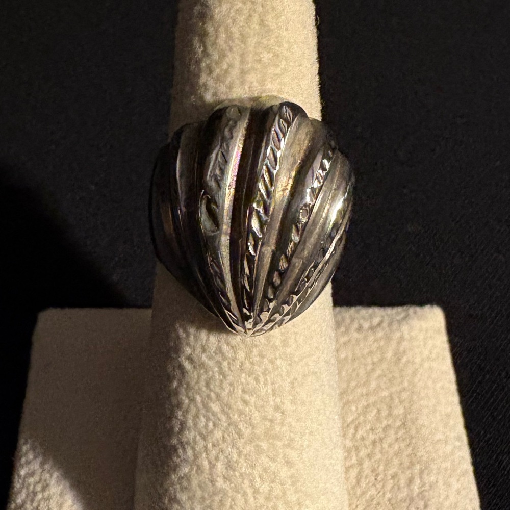 Vintage sterling silver ribbed dome ring / shell size 6 - Picture 3 of 6